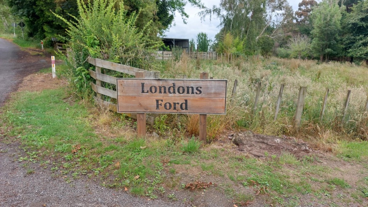 Londons Ford image 2