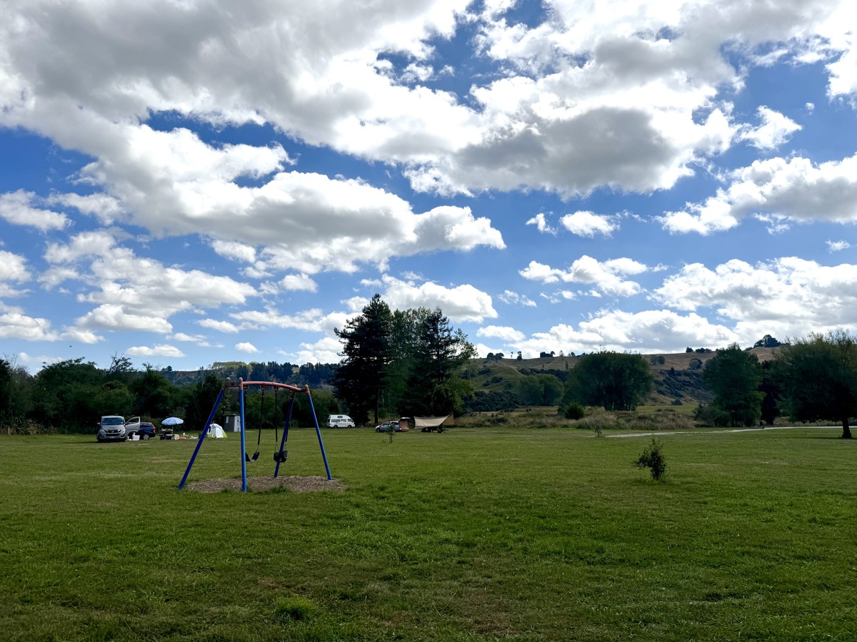 Bartletts Ford image 1