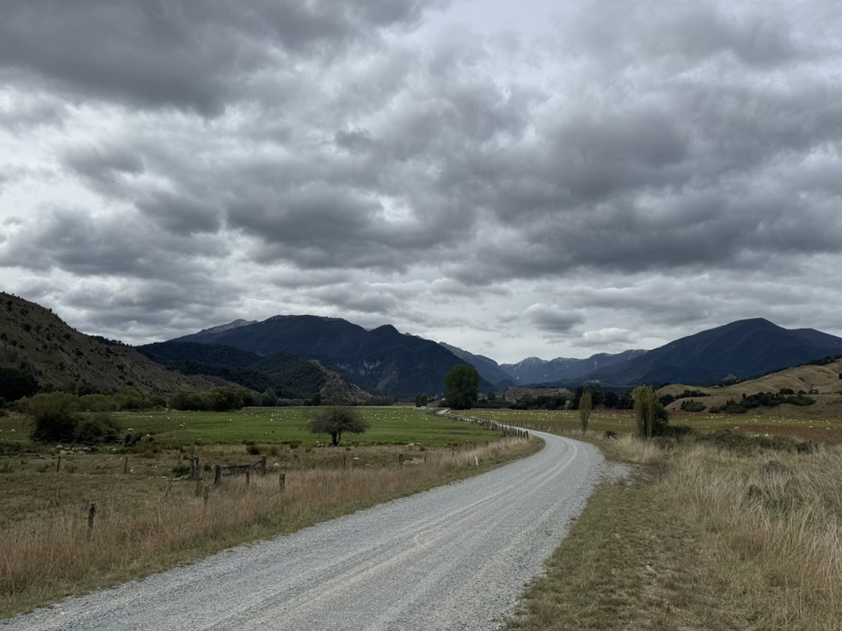 Owen Valley East image 4