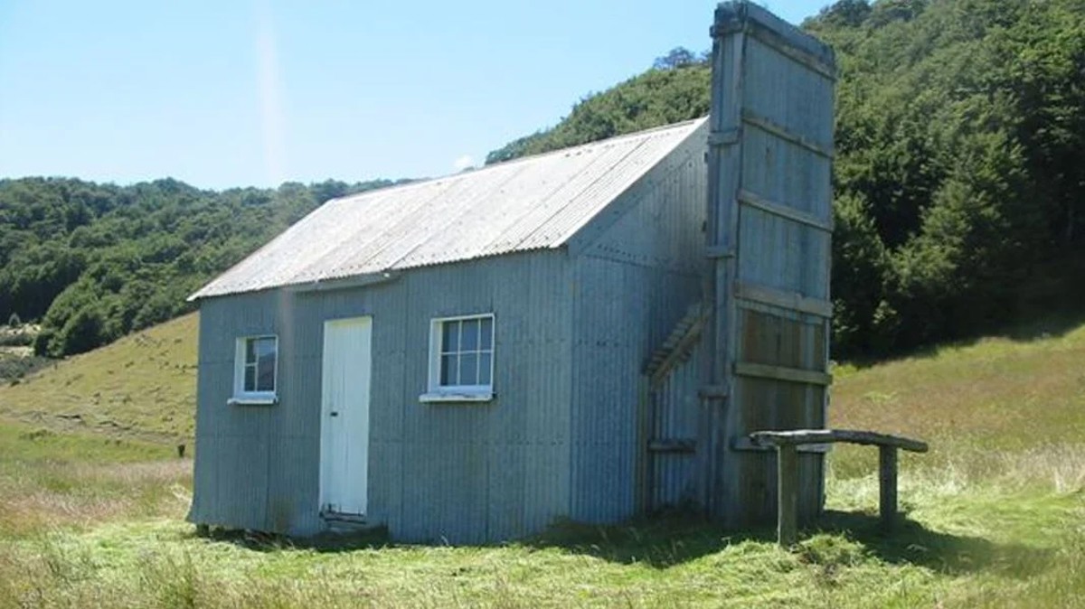 Upper Oreti Hut image 1
